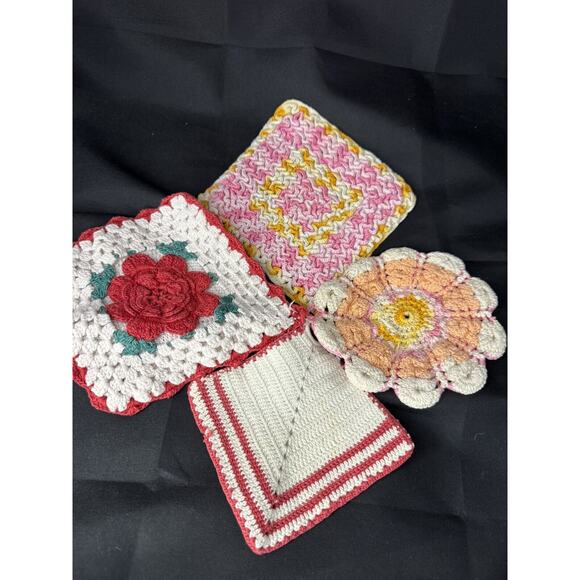 Lot of 4 Vintage Hanging Crochet Doilies Trivets Potholders Flowers Pink Red - Picture 1 of 4